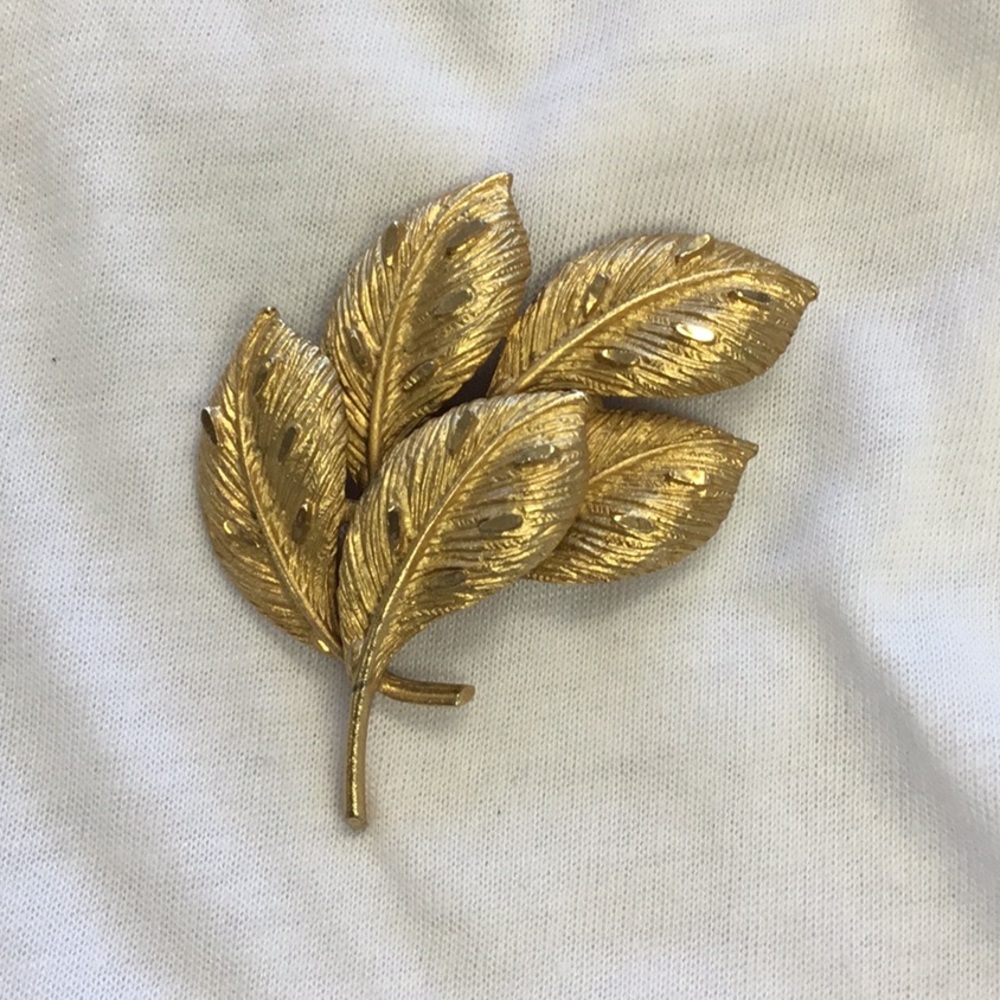 Vintage Coro Brushed Gold brooch pin